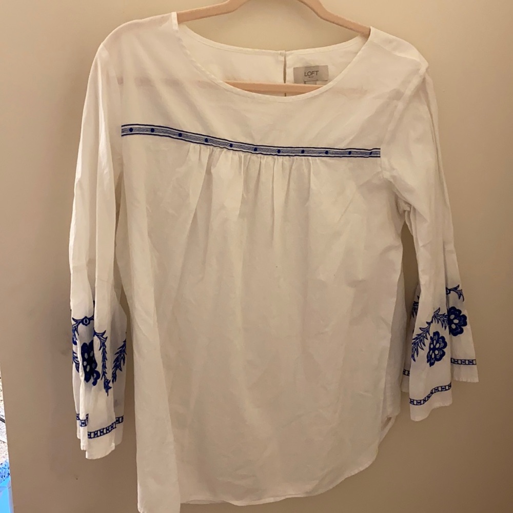 LOFT Outlet White shirt with blue stitching